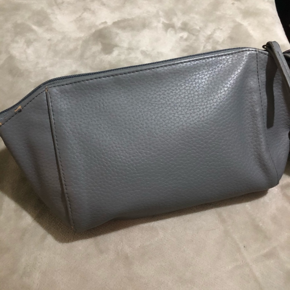 Gray clutch